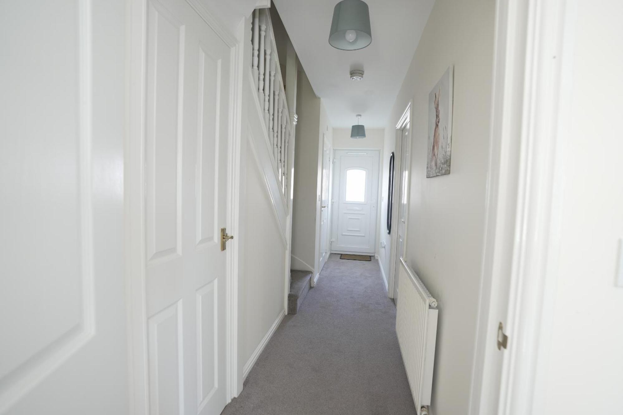 Spacious 4 Bedroom, Perfect For Contractors, Families, Private Parking Royal Wootton Bassett Exterior photo